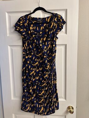 Kasper Navy and Yellow Leaf-Print Midi Dress